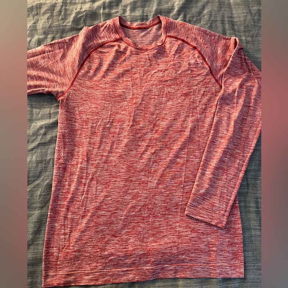 Lululemon men’s long sleeved vented long sleeve athletic shirt